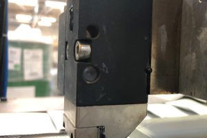 Aplikacja dysza szczelinową butylu