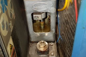 Pompa Problue 1028303 Nordson z wyciekiem kleju z uszczelnienia do regeneracji